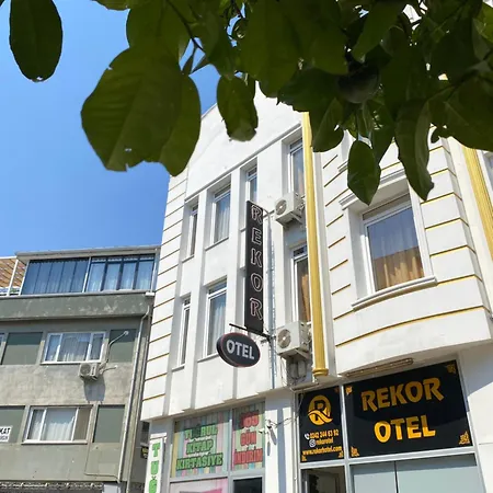 Gazde/Camere de închiriat Rekor *